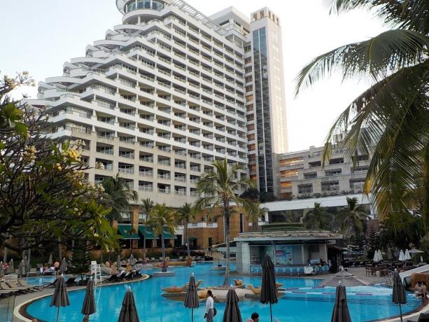 Click image for larger version
Name: 2019hilton05.jpg
Views: 1
Size: 71.5 KB
ID: 23509